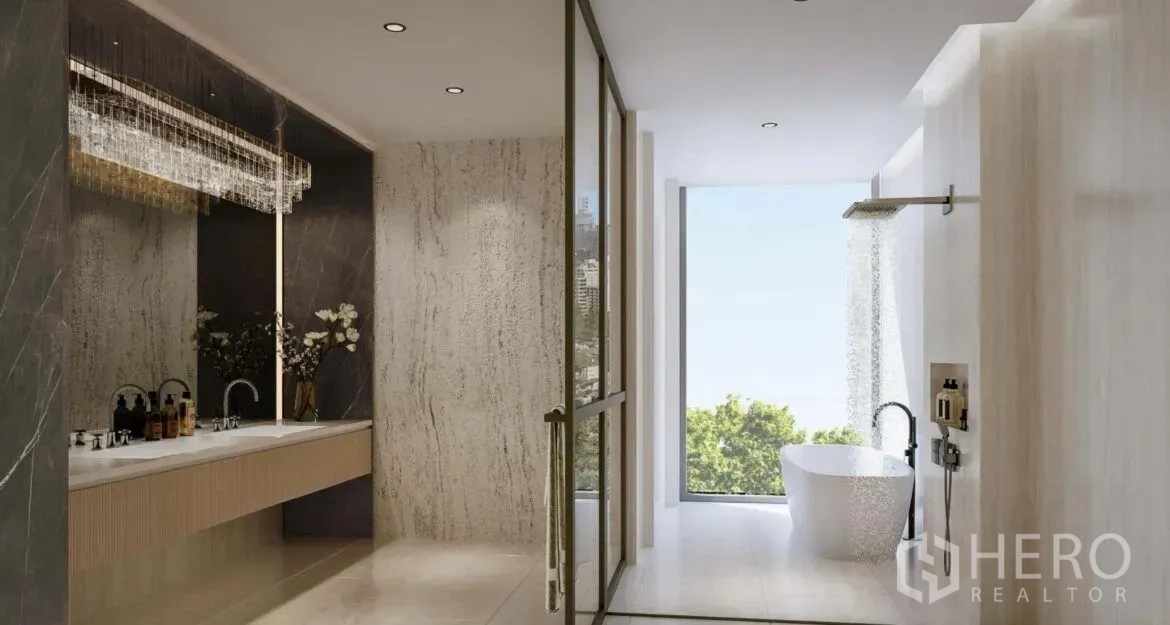 公寓 出售在Watthana, Bangkok - 水疗风卫浴，顶喷花洒、独立浴缸与充足自然光。