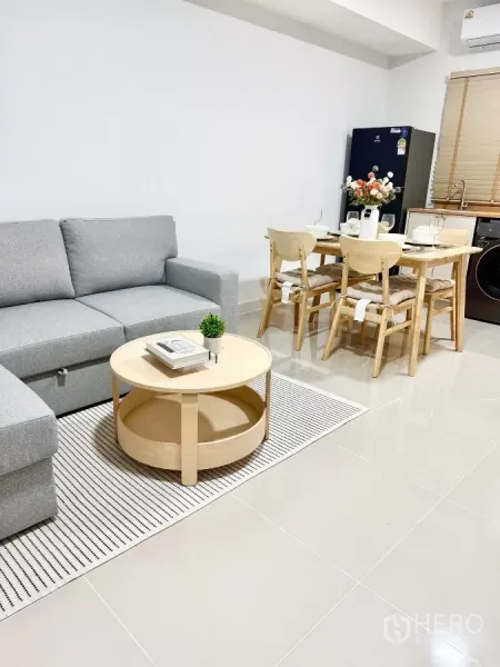 Townhouse for rent in Bang Phli, Samut Prakan - Open-plan living and dining space beside the kitchen in neutral tones.