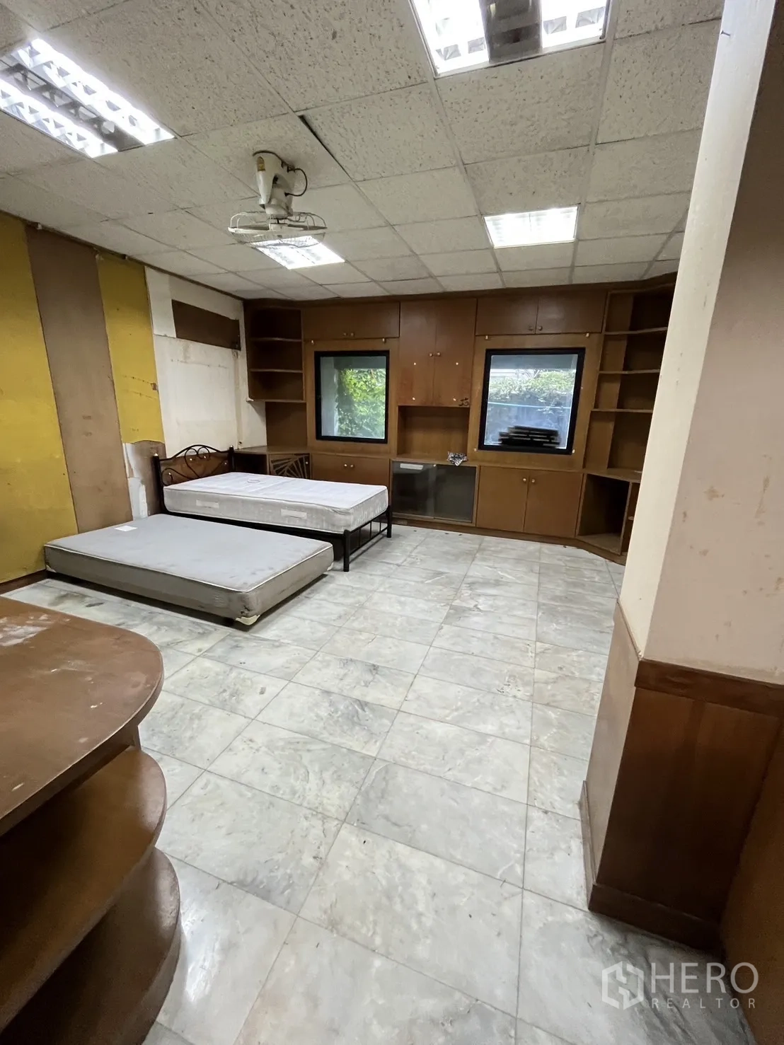 Warehouse for rent in Huai Khwang, Bangkok - Staff quarters or office with built-in wood cabinets and tiled flooring.