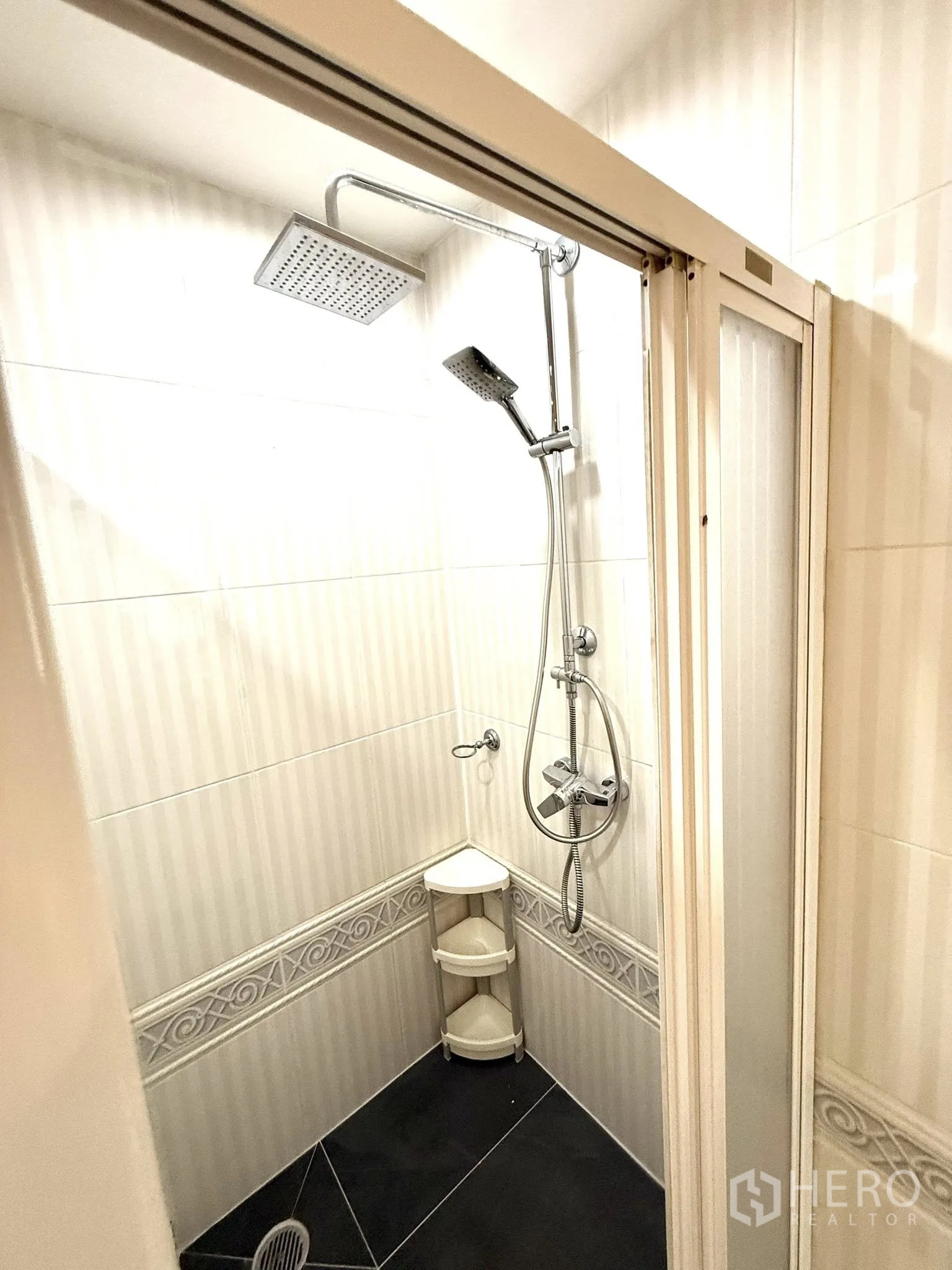 Condominium for rent in Sathon, Bangkok - Compact shower room with rain shower and handheld set in tiled enclosure.