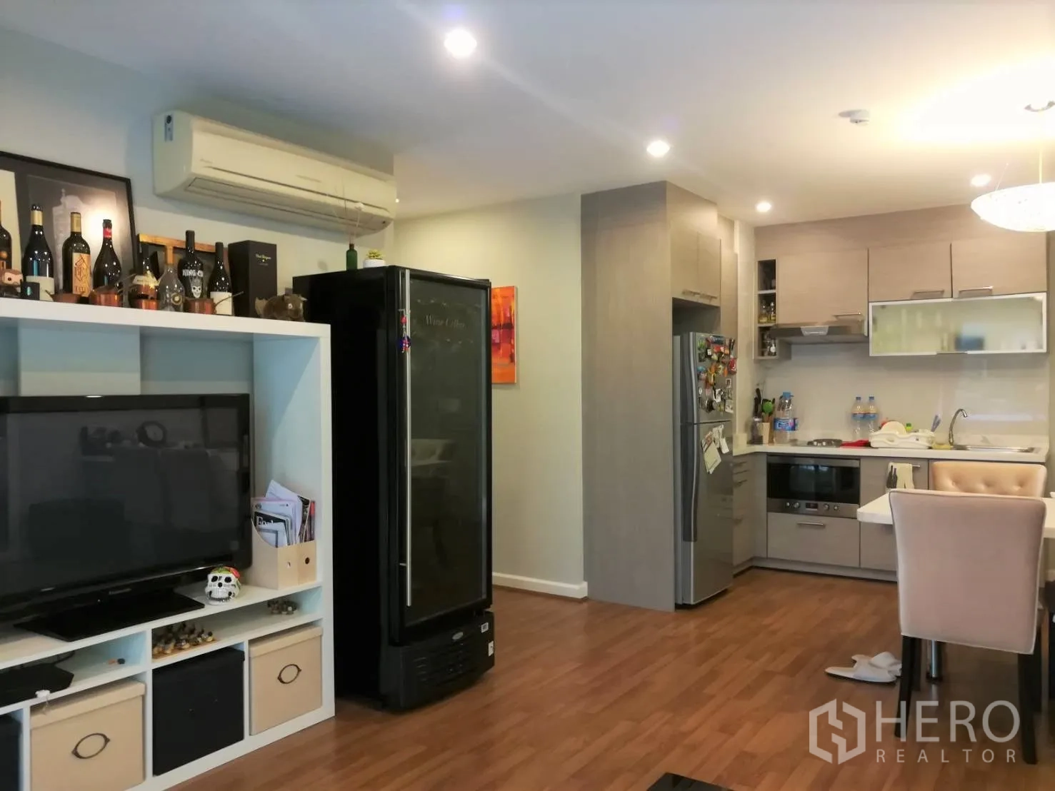 Condominium for rent in Watthana, Bangkok - Modern open kitchen with built-in appliances beside the living area and dining island.