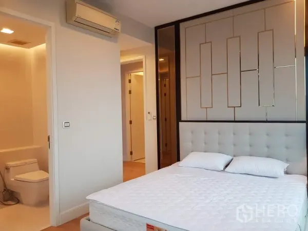 คอนโด ให้เช่าในChatuchak, Bangkok - ห้องนอนสว่างพร้อมเครื่องปรับอากาศ เชื่อมต่อห้องน้ำสไตล์โมเดิร์นโทนขาว