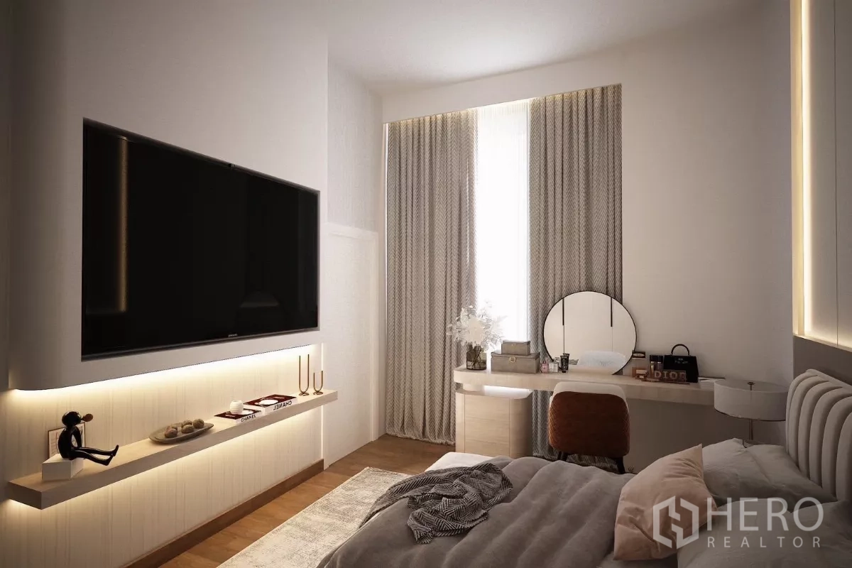 บ้าน ให้เช่าหรือขายในPrawet, Bangkok - มุมมองห้องนอนใหญ่ไปยังผนังทีวีและโต๊ะเครื่องแป้งข้างหน้าต่างสูง