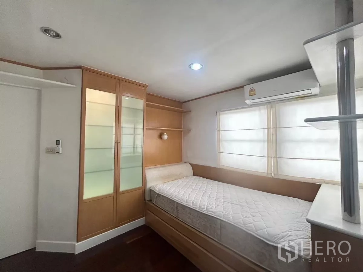 Detached House for rent in Suan Luang, Bangkok - White tiled bathroom with skylight, shower enclosure, toilet, and urinal.