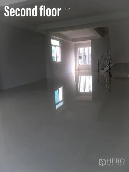 สำนักงานที่บ้าน ให้เช่าในMin Buri, Bangkok - ชั้นสองพื้นที่เปิดกว้าง มีหน้าต่างขนาดใหญ่