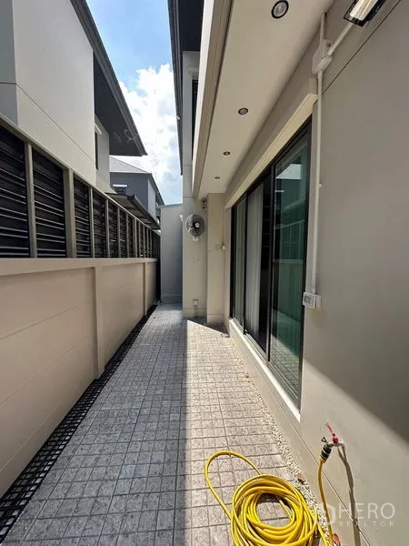 Detached House for rent or sale - Side service area with tiled walkway, sliding glass doors and outdoor hose.