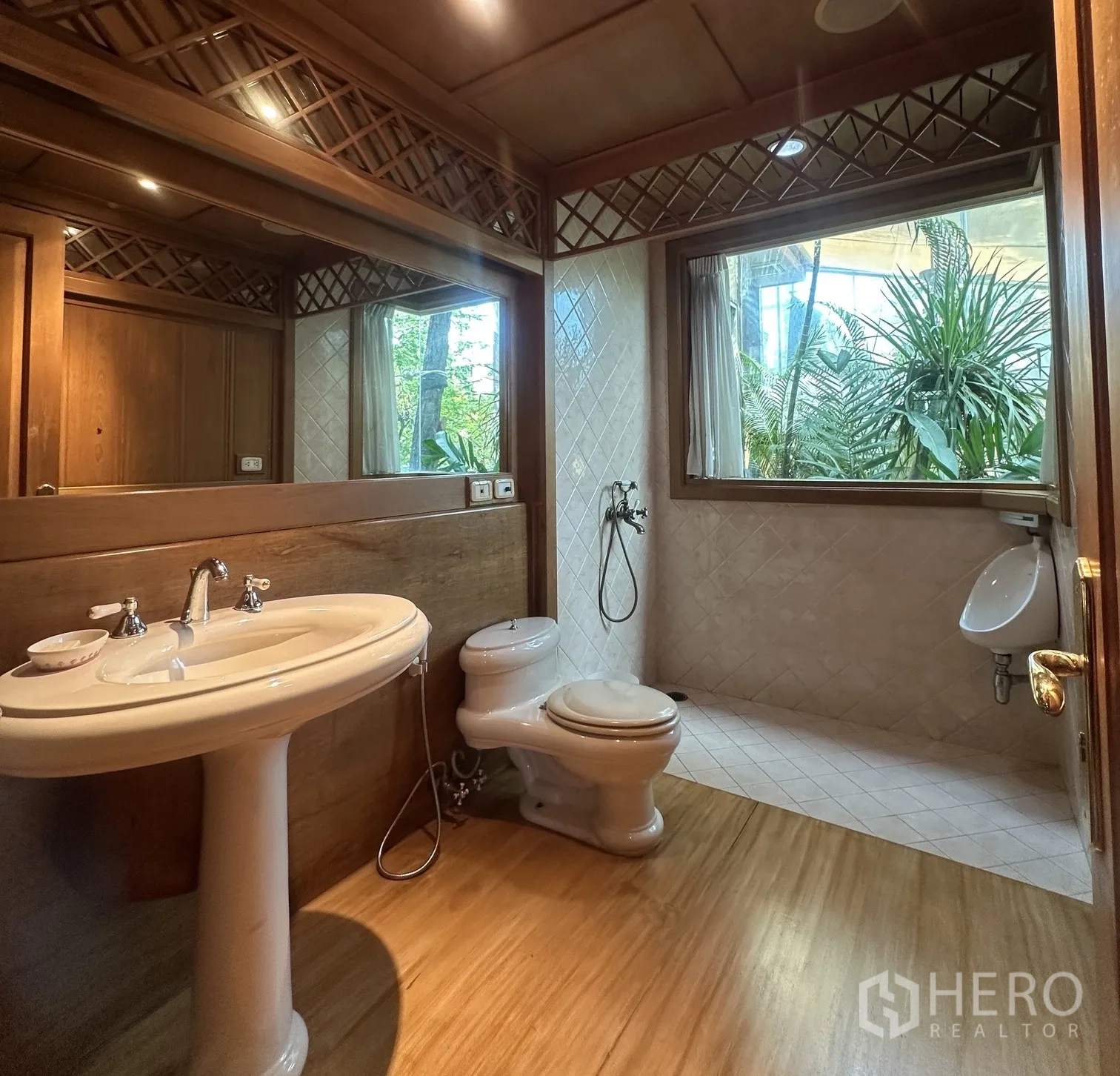 Property Image #14 for property HRE00502