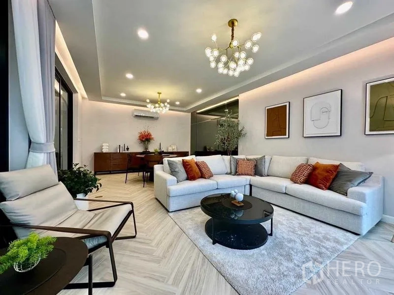 Detached House for rent in Bang Phli, Samut Prakan - Stylish lounge with chandelier lighting, sectional sofa and wall art.