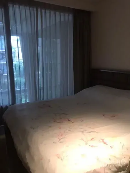 คอนโด ขายในKhlong Toei, Bangkok - ห้องนอนที่สอง มีผ้าม่านโปร่งแบบเต็มผนัง แสงธรรมชาติอ่อน ๆ