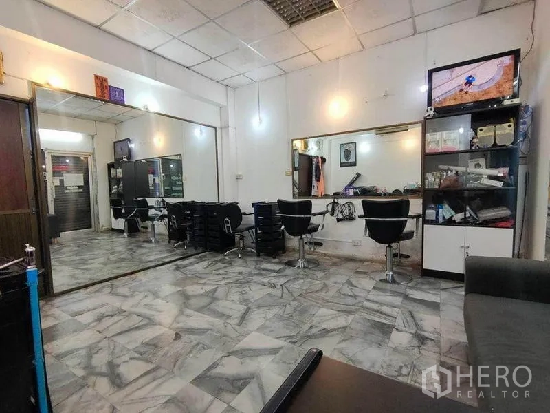Townhouse for sale in Bang Phlat, Bangkok - Salon area featuring styling chairs, large mirrors and storage cabinets.