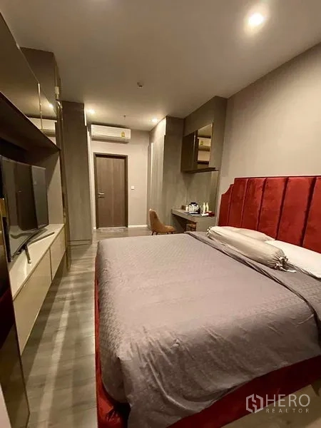 Condominium for rent in Phra Khanong, Bangkok - Another view of the living area showing the marble dining table and TV wall.