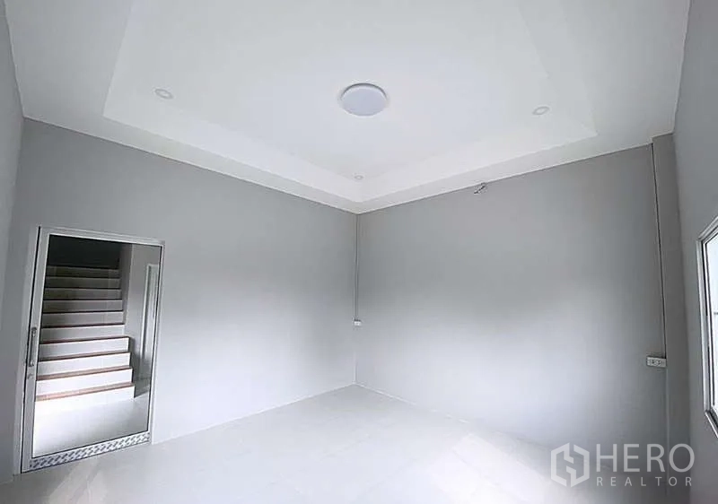 Warehouse for sale in Pathum Thani - Multi‑purpose office room with sliding glass door, window and neutral finishes.