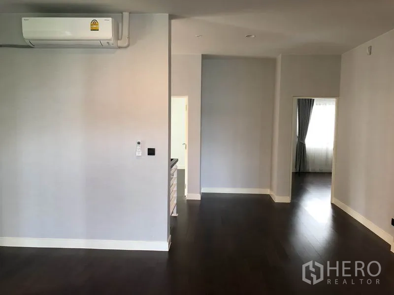 Detached House for rent or sale in Bang Kapi, Bangkok - Spacious upper hallway with dark wood floors, neutral walls and air conditioning.