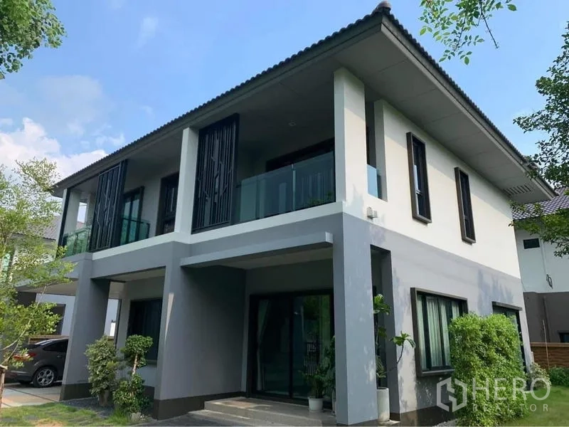 Detached House for rent or sale in Bang Phli, Samut Prakan - Two-storey detached house with tiled roof, upper balconies and landscaped frontage.