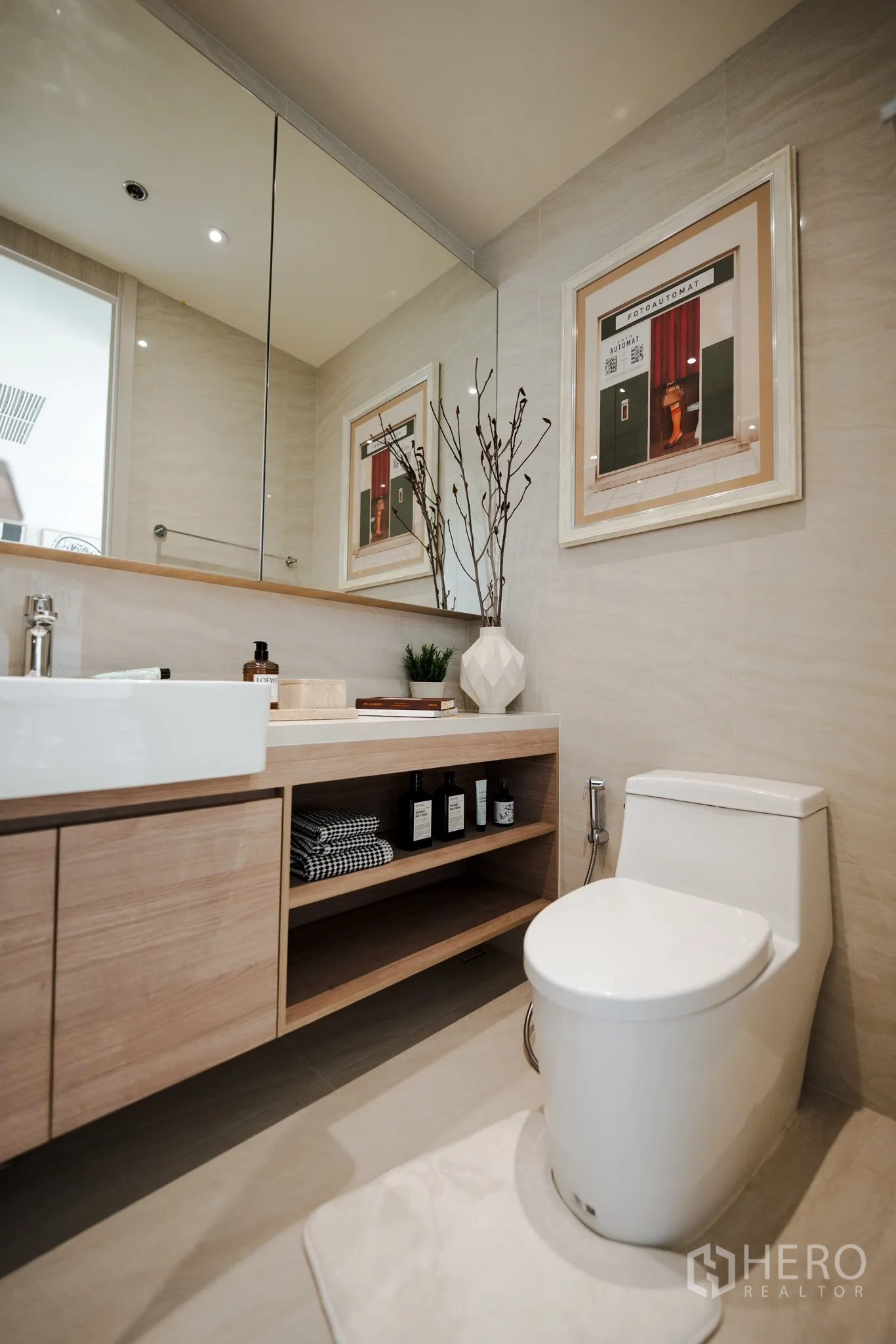 Property Image #5 for property HRE00720