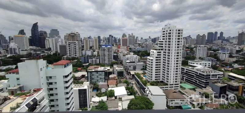 คอนโด ให้เช่าหรือขายในWatthana, Bangkok - วิวเมืองกรุงเทพฯ แบบพาโนรามาจากระเบียงคอนโด