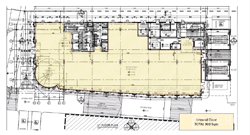 零售空间 出租在Watthana, Bangkok - 建筑平面图，展示商铺布局与服务核心区。