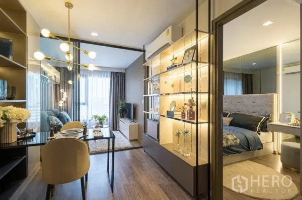 公寓 出售在Chatuchak, Bangkok - 从餐区望向卧室与客厅的精巧一居格局