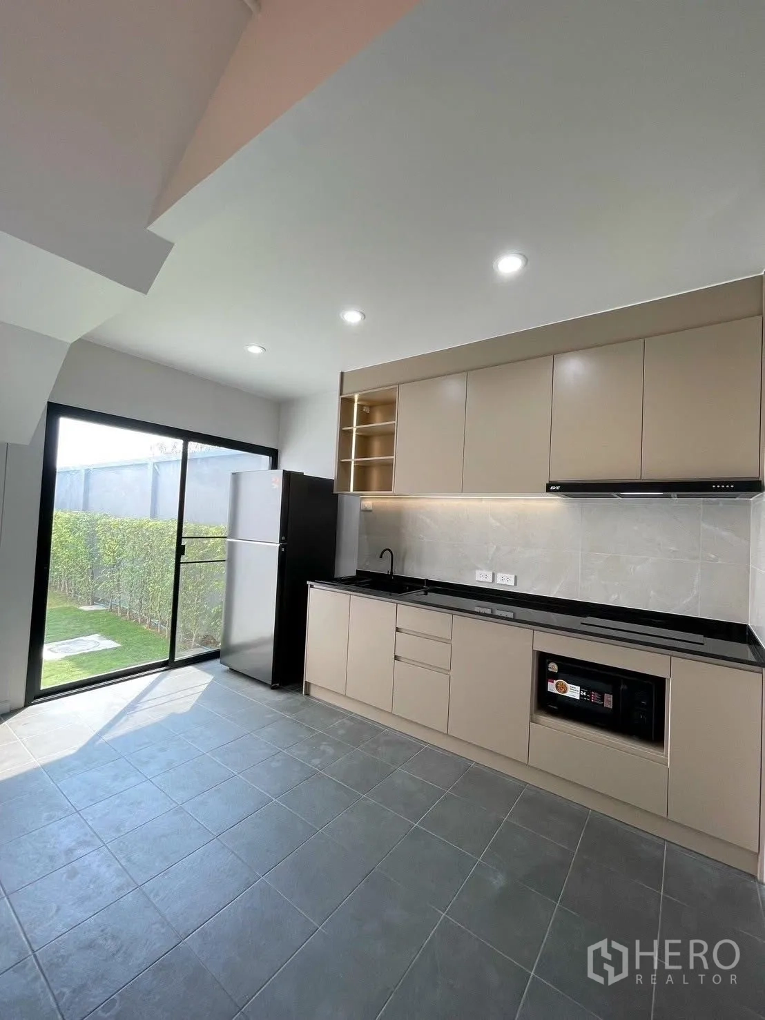 Property Image #24 for property HRE00307