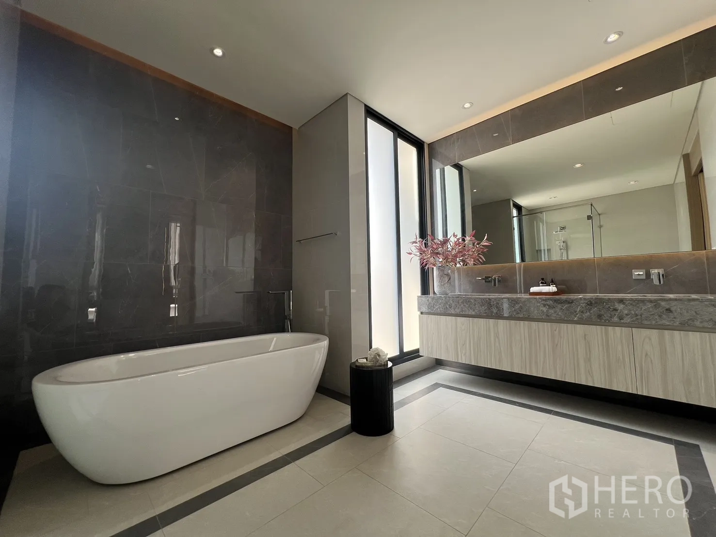 Property Image #22 for property HRE00581
