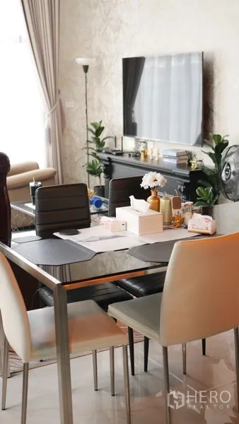 Detached House for rent or sale in Bang Bo, Samut Prakan - Dining area beside TV wall with marble-style backdrop and indoor plants.