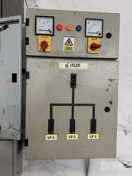 工厂 出租在Bang Bua Thong, Nonthaburi - 主配电柜（MDB），带仪表与安全开关。