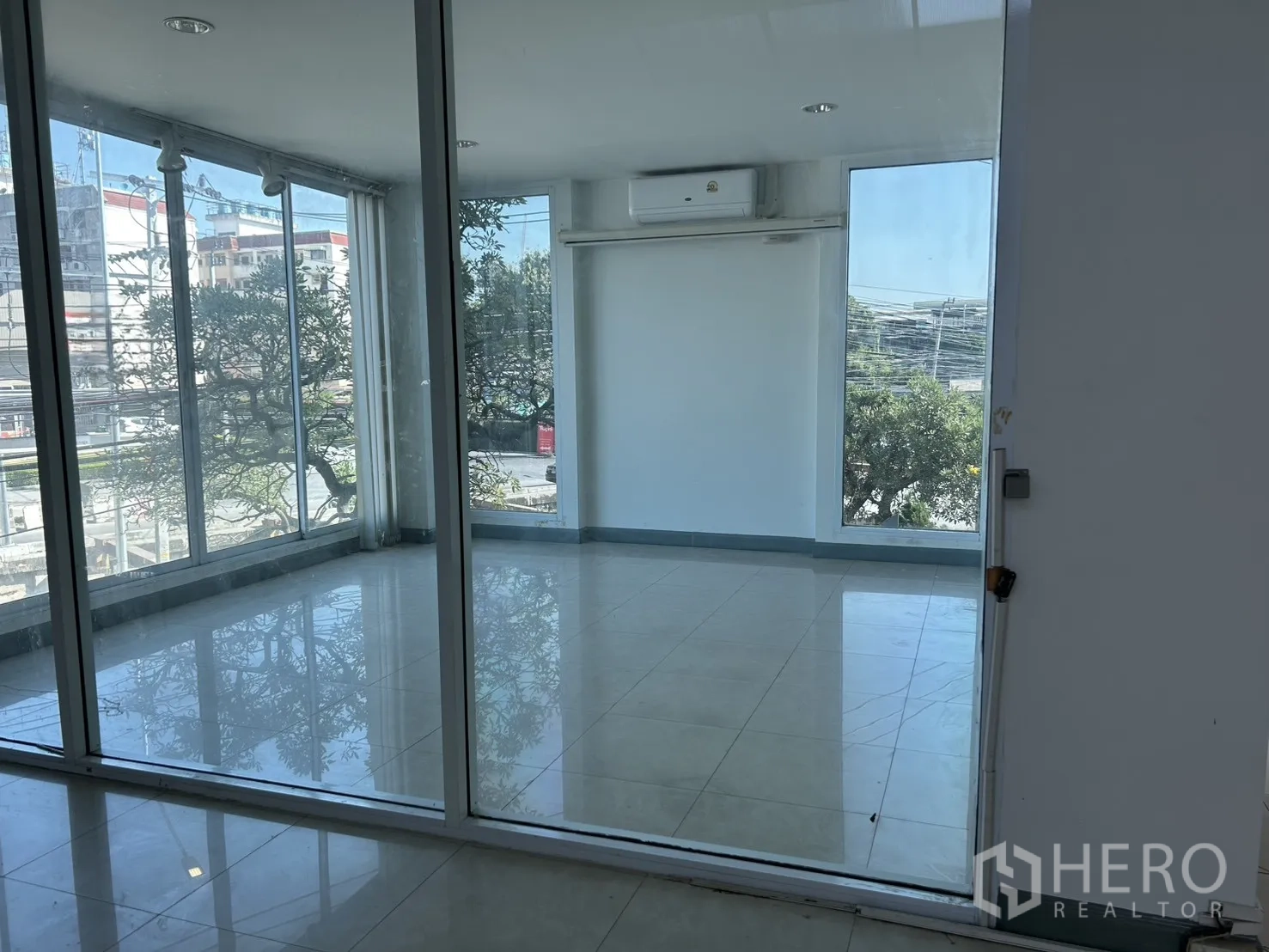 Property Image #1 for property HRE00275