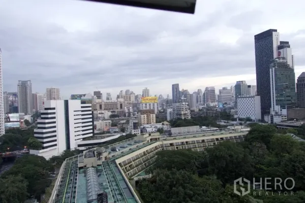 คอนโด ขายในPathum Wan, Bangkok - วิวสกายไลน์กรุงเทพฯ จากคอนโดชั้นสูงในเขตปทุมวัน