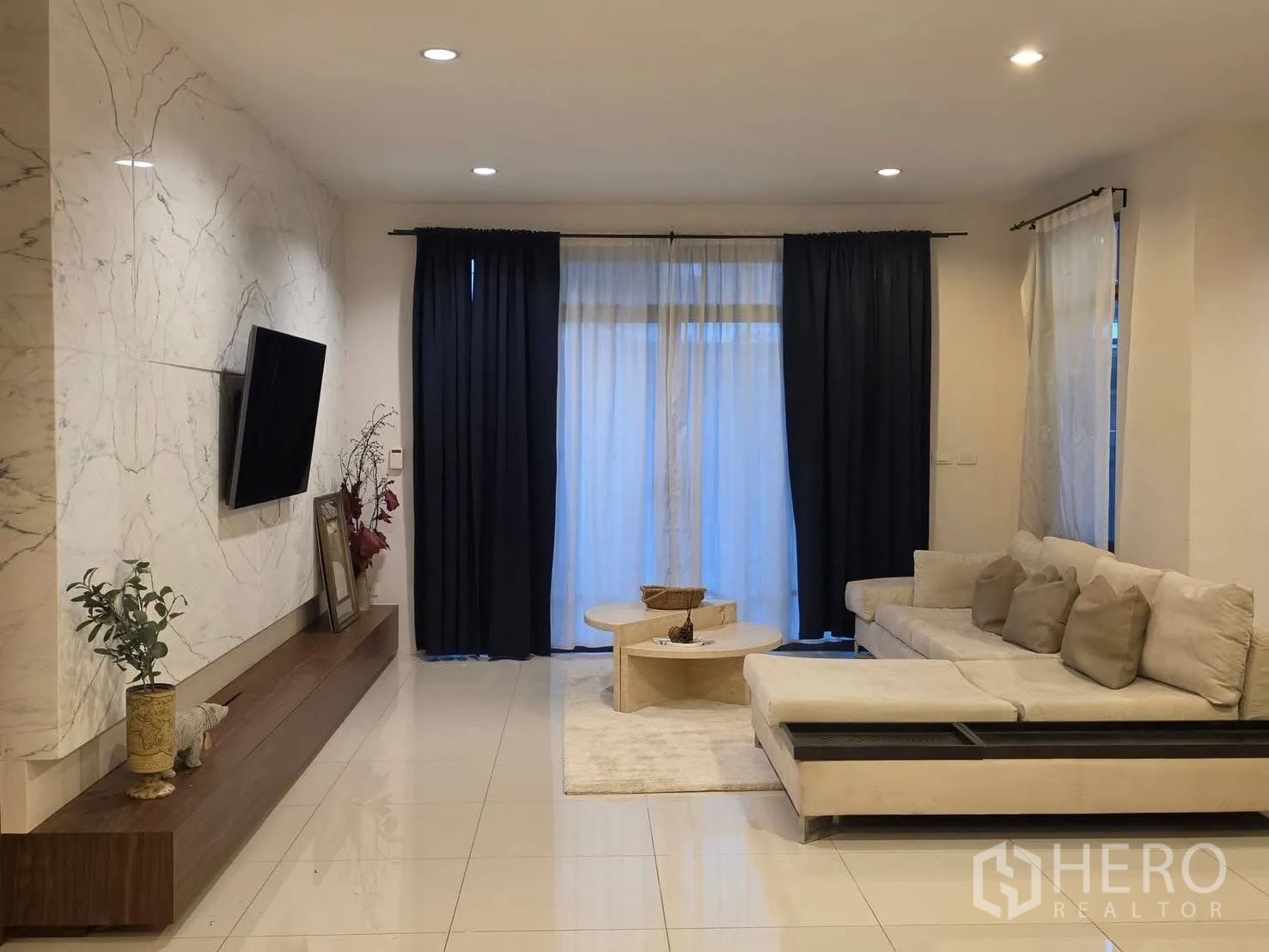 Property Image #20 for property HRE00869