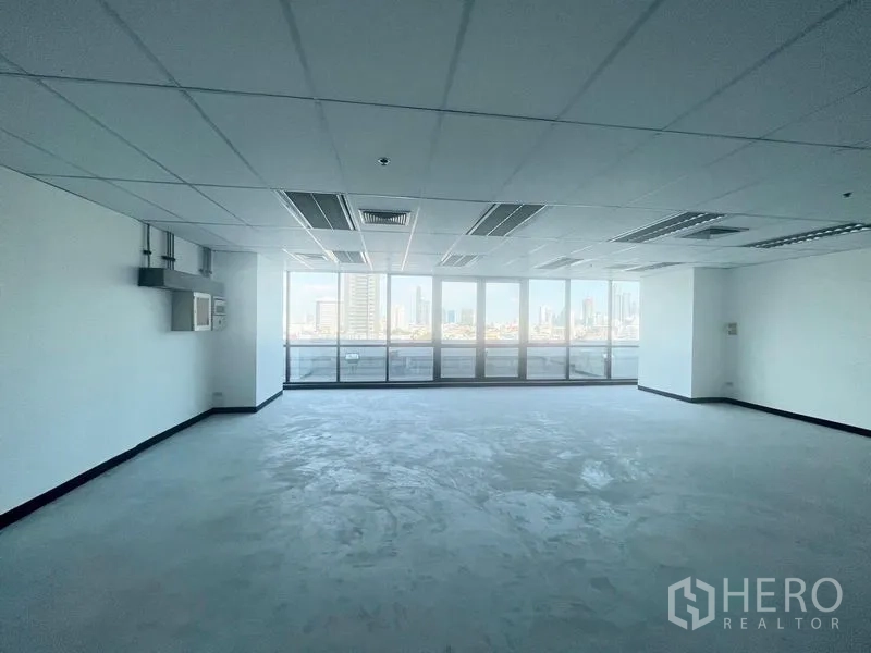 Office Space for rent in Watthana, Bangkok - Office corner with wall-to-wall windows offering Bangkok city skyline views.