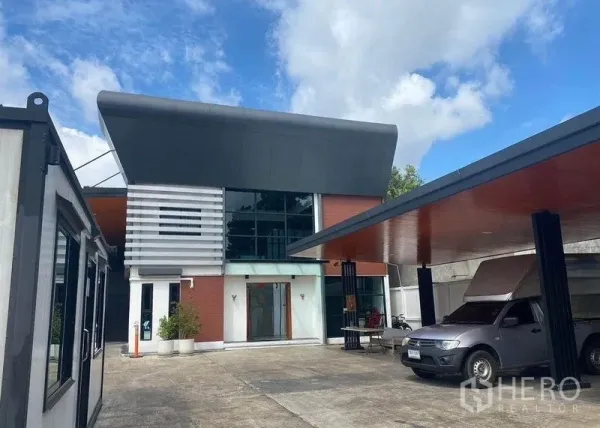 Home Office for rent or sale in Bang Khae, Bangkok - Front facade of the home office with carport and ample parking area.
