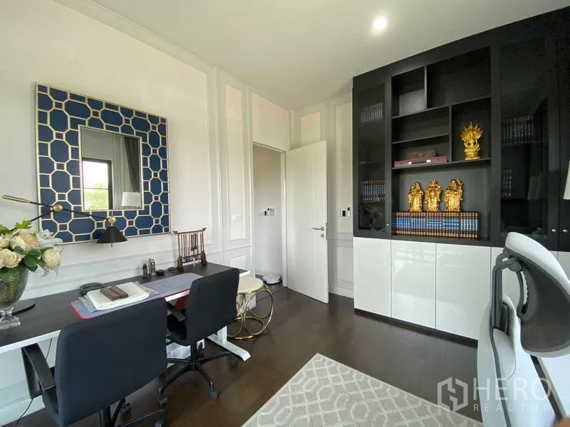 บ้าน ขายในPrawet, Bangkok - ด้านหน้าบ้านสไตล์โมเดิร์นสองชั้นพร้อมโรงจอดรถในร่ม 2 คัน