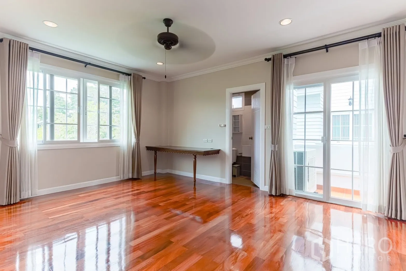 Property Image #22 for property HRE00304