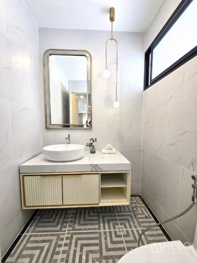 Detached House for rent in Saphan Sung, Bangkok - Stylish powder room with marble vanity, round basin and patterned floor tiles.