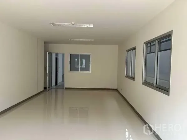 Factory for rent in Bang Phli, Samut Prakan - Bright office room with tiled floor, multiple windows and LED lighting inside the factory.