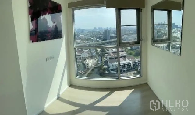 คอนโด ขายในKhlong Toei, Bangkok - ห้องมุมกระจกเต็มบาน แสงธรรมชาติและวิวเมืองกว้าง