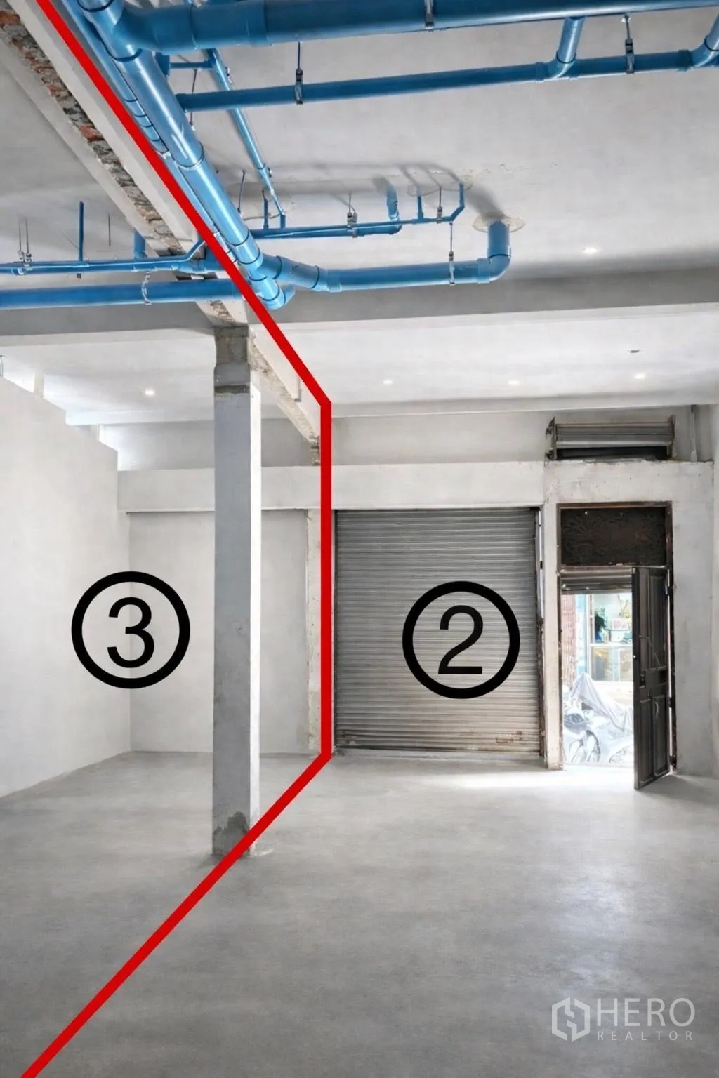 พื้นที่ขายของ for rent in Watthana, Bangkok - มุมมองภายในระบุยูนิต 2 และ 3 พร้อมเส้นแบ่งและประตูม้วนโลหะ.