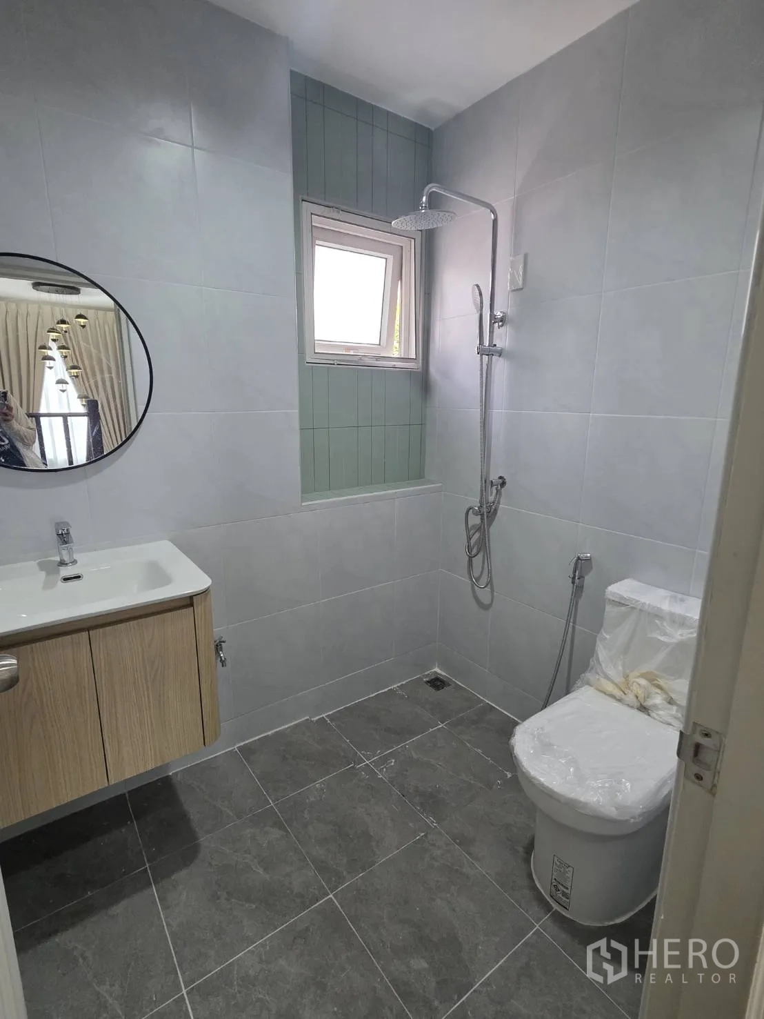 Detached House for sale in Lam Luk Ka, Pathum Thani - Bathroom with rain shower, floating vanity, and small window.