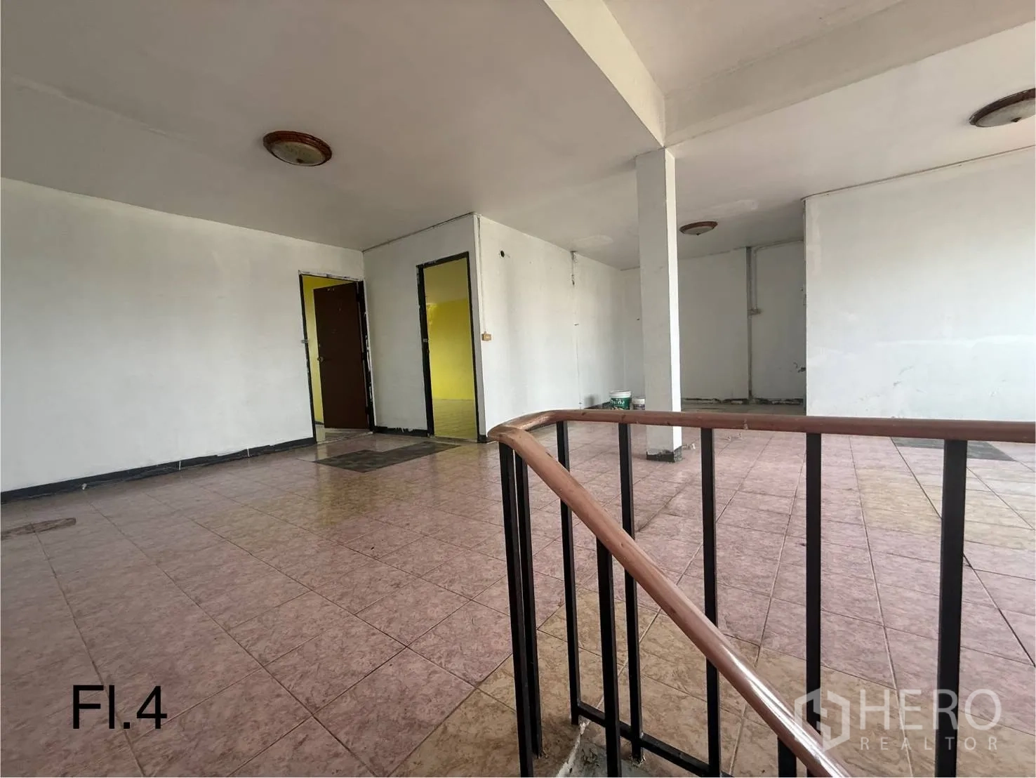 Shophouse for rent in Bang Na, Bangkok - Fourth-floor landing with pink tiles and doors leading to private rooms.