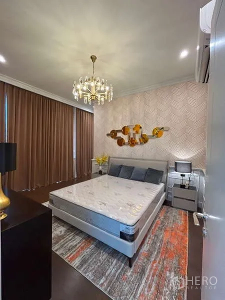 Detached House for sale in Bang Kapi, Bangkok - Cozy bedroom with upholstered bed, feature wall, long drapes and area rug.