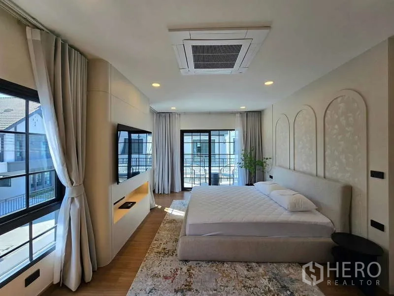 Detached House for rent in Bang Phli, Samut Prakan - Master bedroom facing sliding doors and TV wall, large windows and ceiling cassette AC.