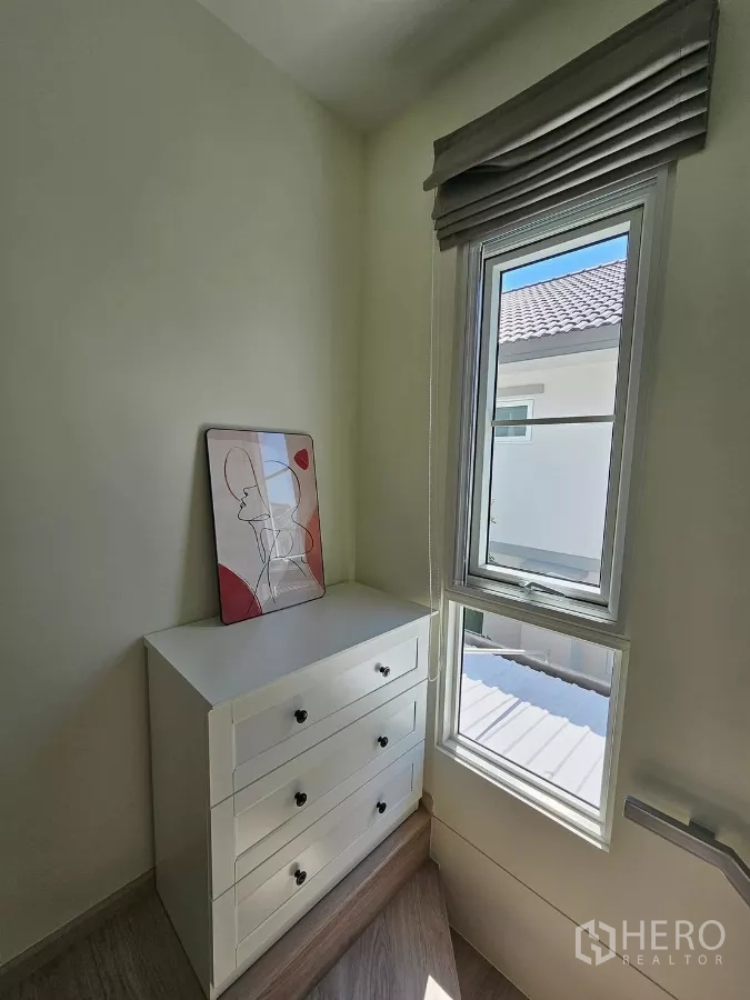 Detached House for rent in Bang Phli, Samut Prakan - Window corner with chest of drawers beside stairwell.