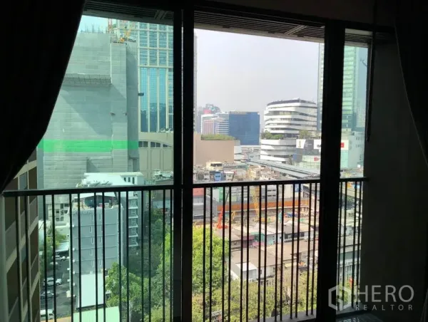 คอนโด ให้เช่าในBangkok - วิวเมืองจากระเบียงคอนโด มองเห็นสกายไลน์ย่านพร้อมพงษ์