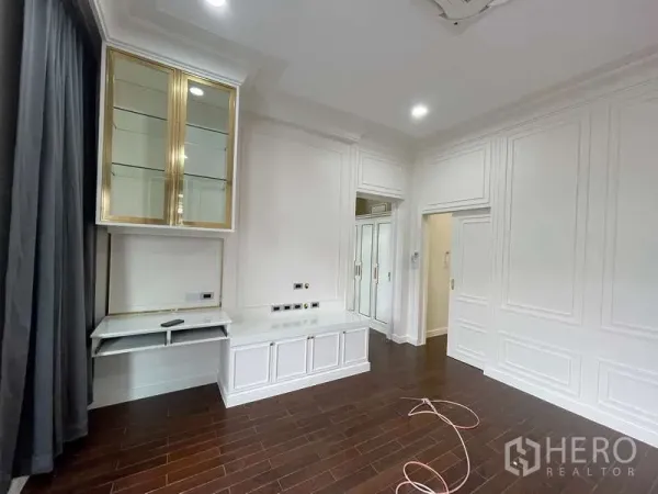 Detached House for sale in Thawi Watthana, Bangkok - Built-in white cabinetry with gold-trim glass display and study desk