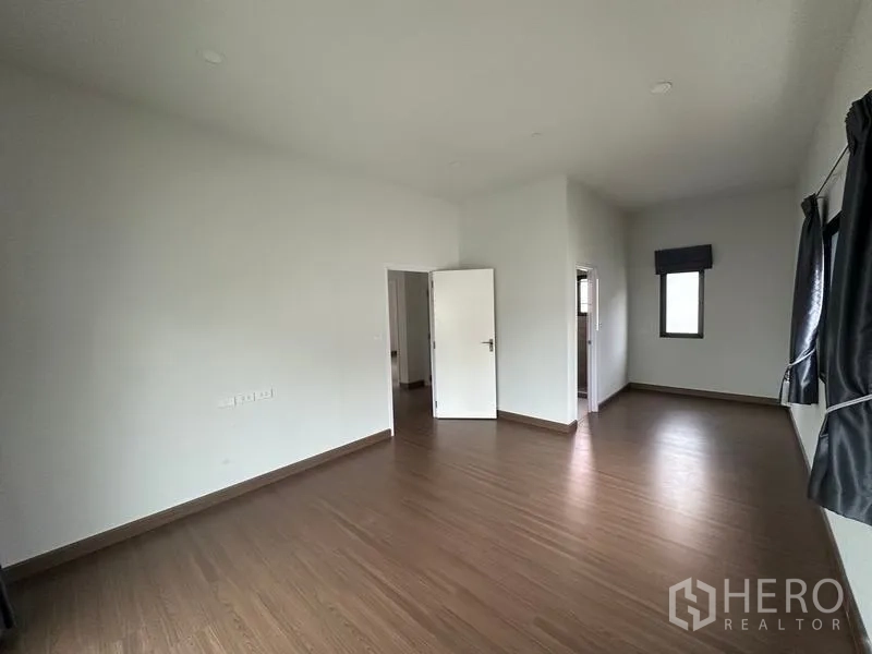 Detached House for sale in Khlong Sam Wa, Bangkok - Another angle of the generous bedroom showing doorway and corner window