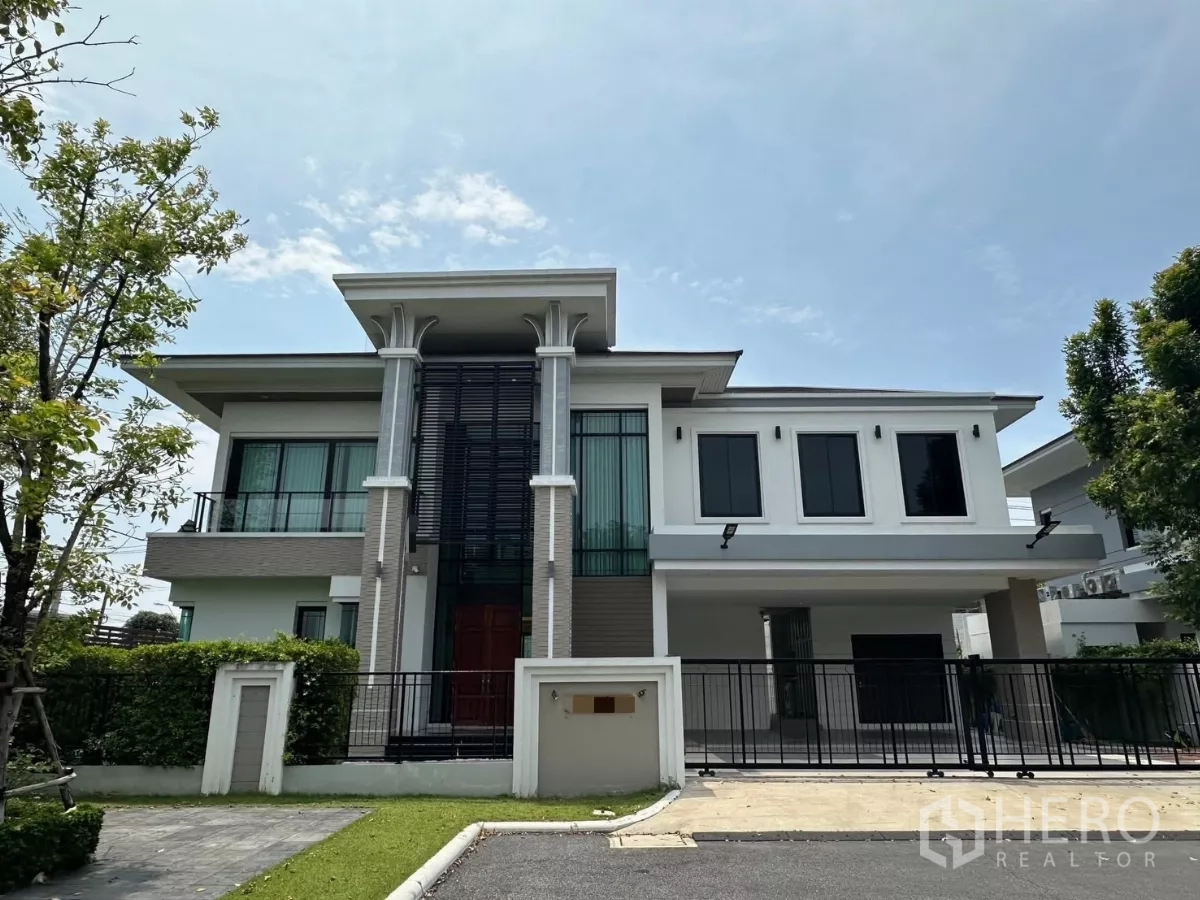 Detached House for rent in Bang Bon, Bangkok - Modern two-storey detached house with gated driveway, carport and lawn in Bang Bon, Bangkok.