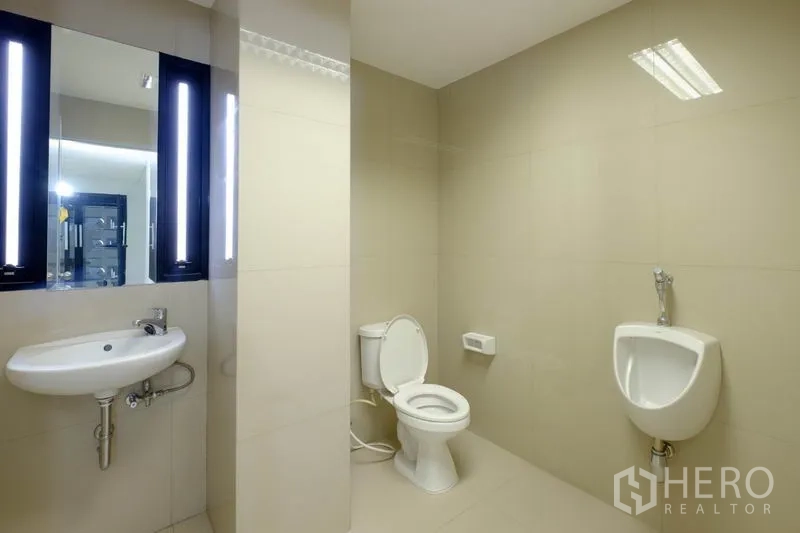 Office Space for rent in Suan Luang, Bangkok - Compact built-in pantry beside a private restroom inside the office suite.