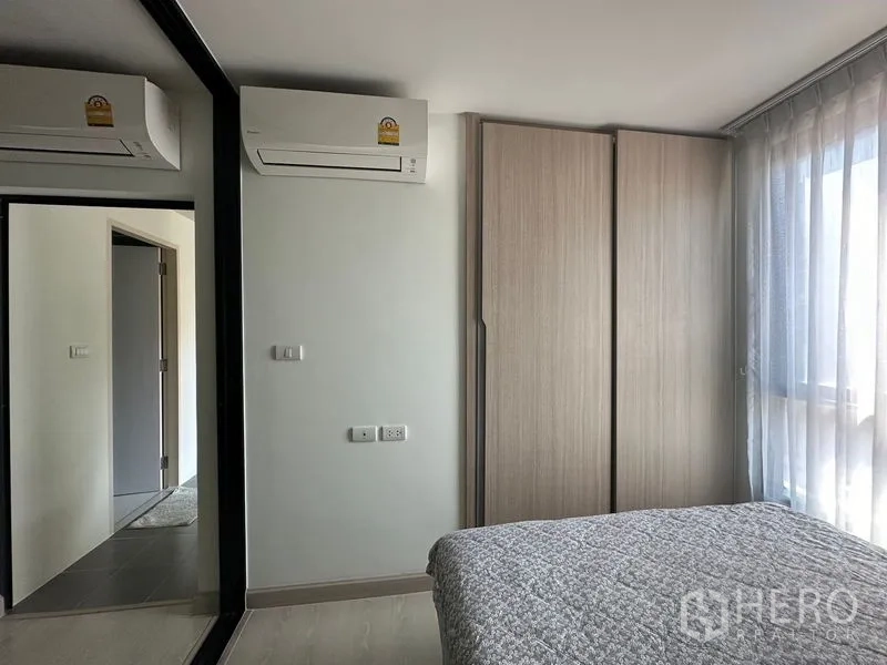 คอนโด ขายในKhlong Toei, Bangkok - มุมทานอาหารขนาดเล็ก ข้างประตูกระสู่ห้องนอนและระเบียง