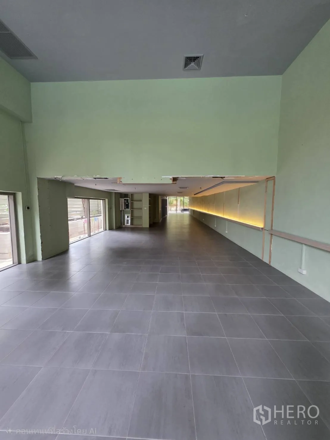 Retail Space for rent in Khlong Toei, Bangkok - View from rear showing expansive tiled floor and high ceiling.