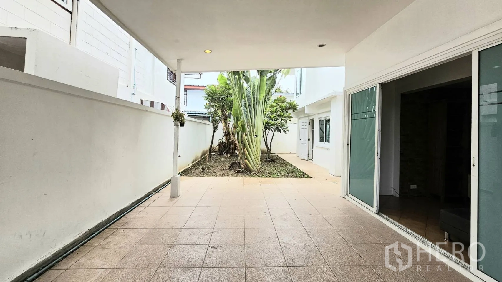 Property Image #20 for property HRE01294